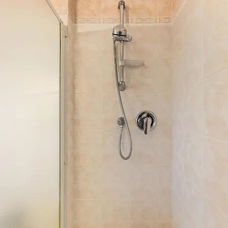 Self Checkin, Free Parking 15 Min From Center