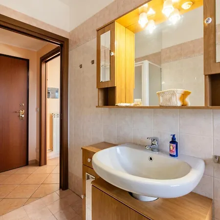 Self Checkin, Free Parking 15 Min From Center